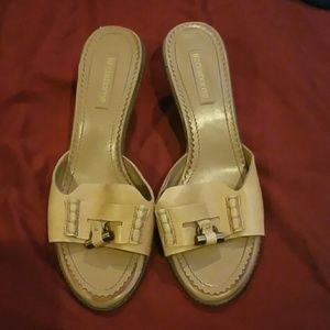 Light tan Liz Claiborne low heels.